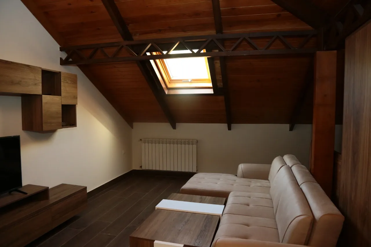Furnished Chalet with Backyard View for Rent in Chabrouh Faraya — الصورة 3