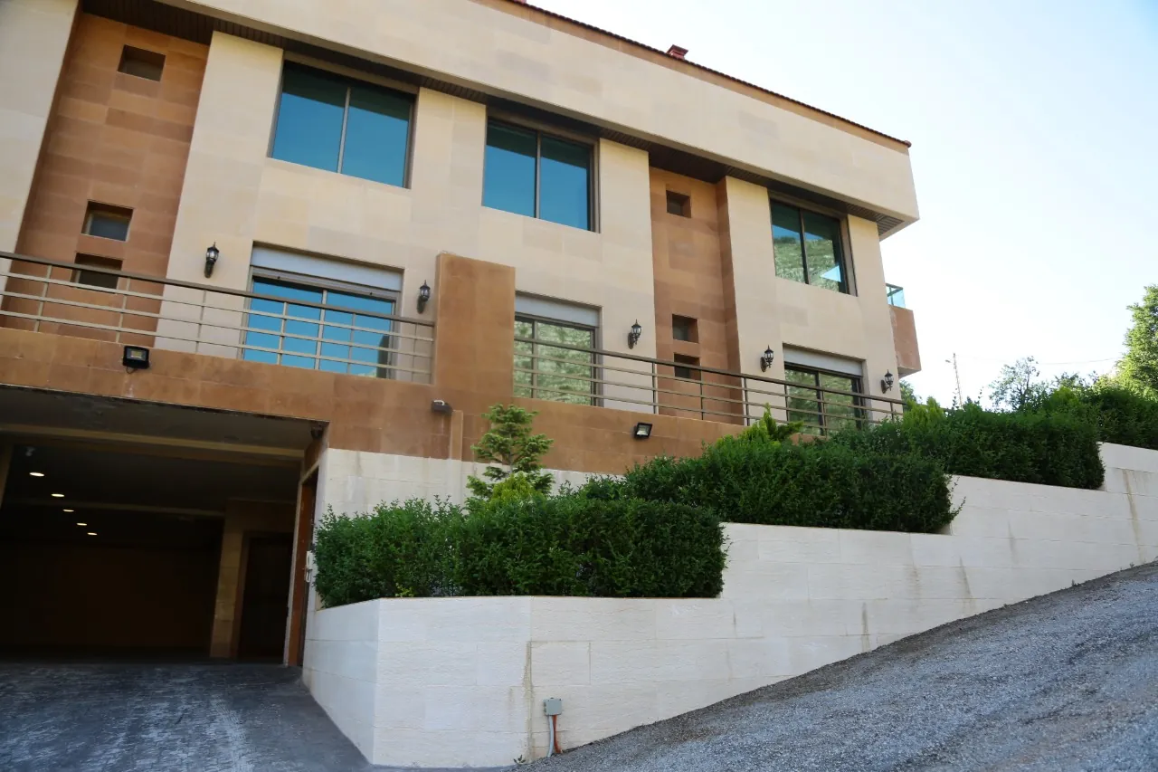 Furnished Chalet with Panoramic Mountain View for Rent in Chabrouh, Faraya — الصورة 2