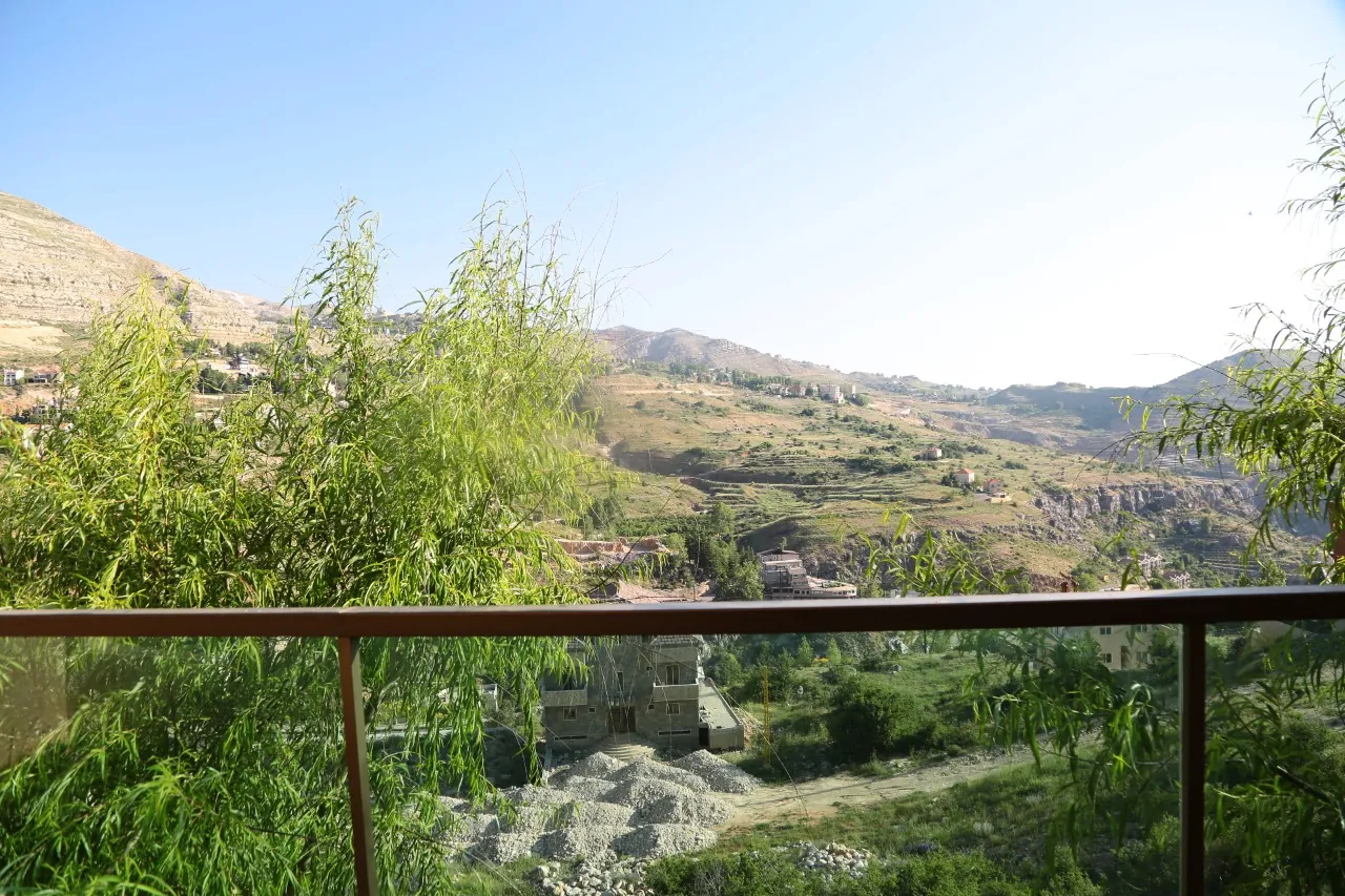 Furnished Chalet with Panoramic Mountain View for Rent in Chabrouh, Faraya — الصورة 4