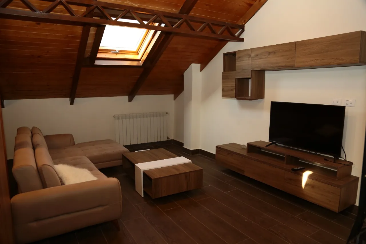 Furnished Chalet with Panoramic Mountain View for Rent in Chabrouh, Faraya — الصورة 7
