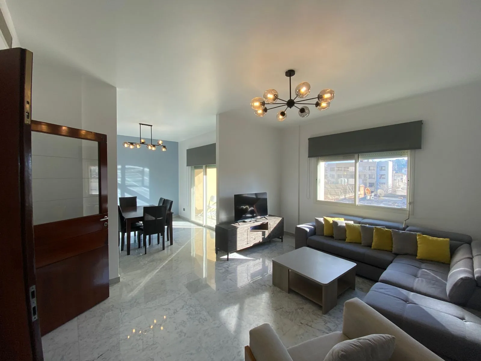 3-Bedroom Furnished Apartment for Rent in Achrafieh Lycee — الصورة 3