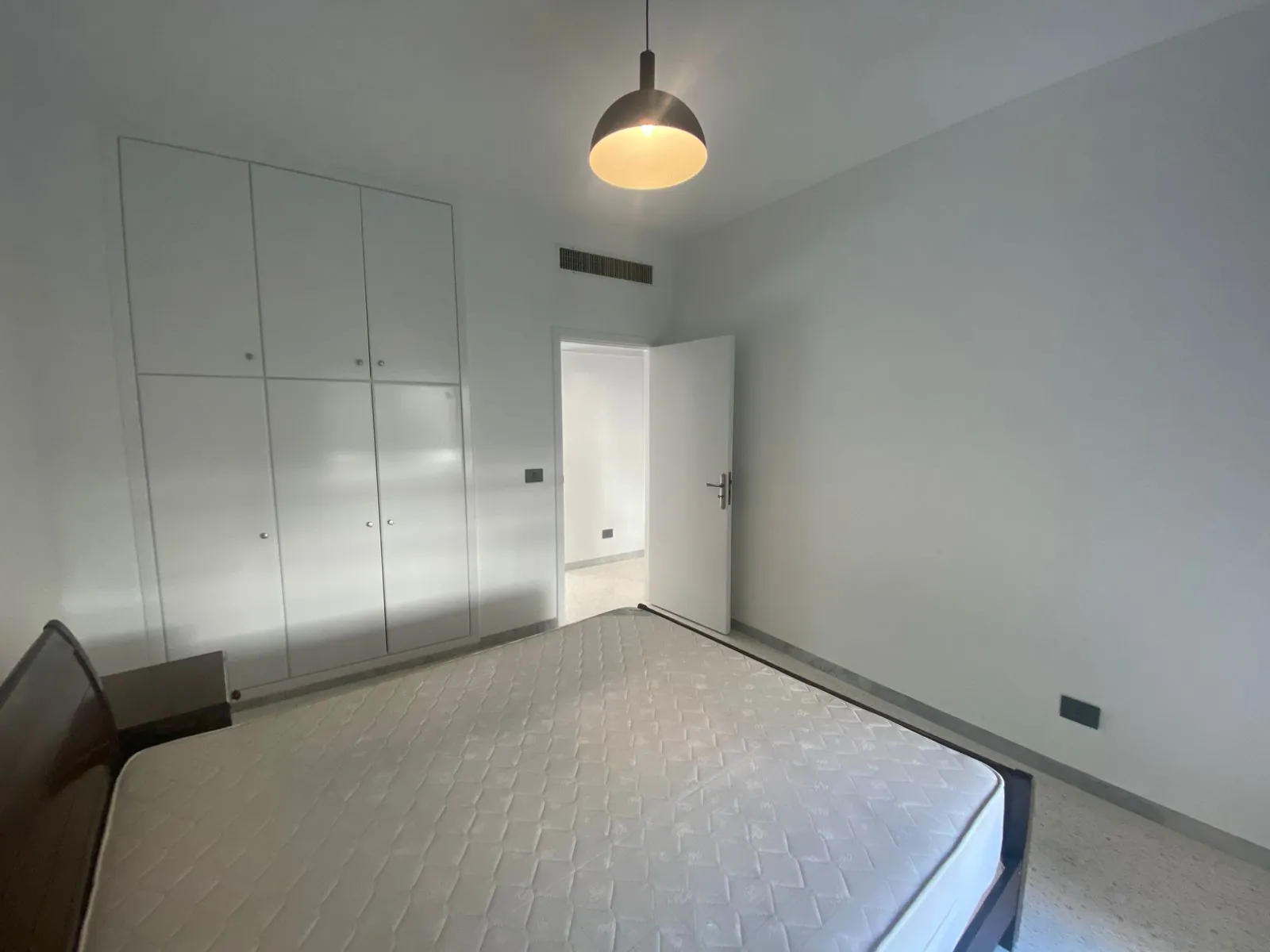 3-Bedroom Furnished Apartment for Rent in Achrafieh Lycee — الصورة 8