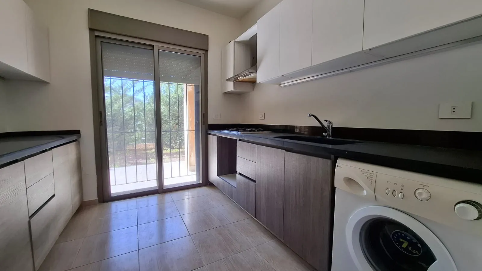 Unfurnished Apartment for Sale in Blat with Garden — الصورة 8