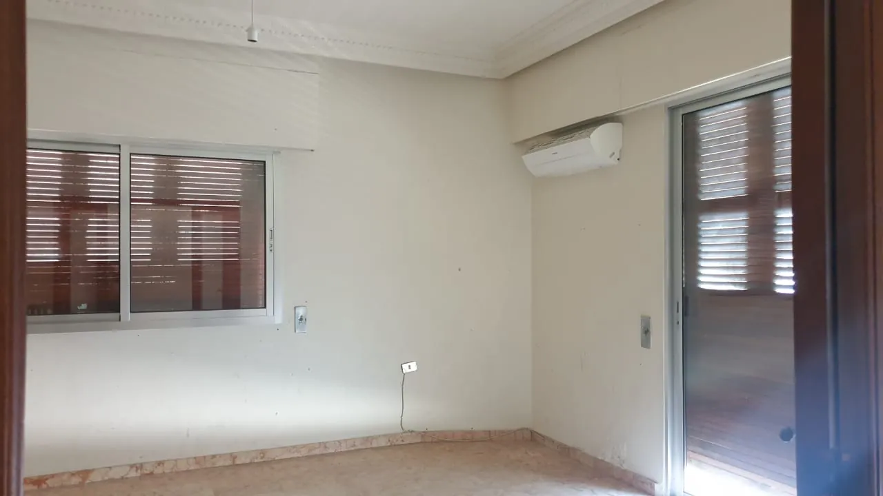 Spacious Apartment for Rent in Achrafieh, Rizk — الصورة 4