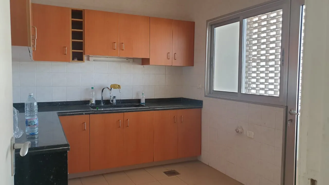Spacious Apartment for Rent in Achrafieh, Rizk — الصورة 5