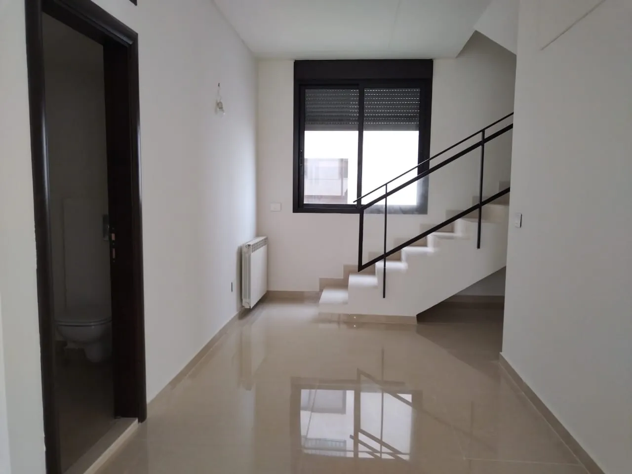 Duplex Apartment for Sale in Haret Sakher with Panoramic View — الصورة 4