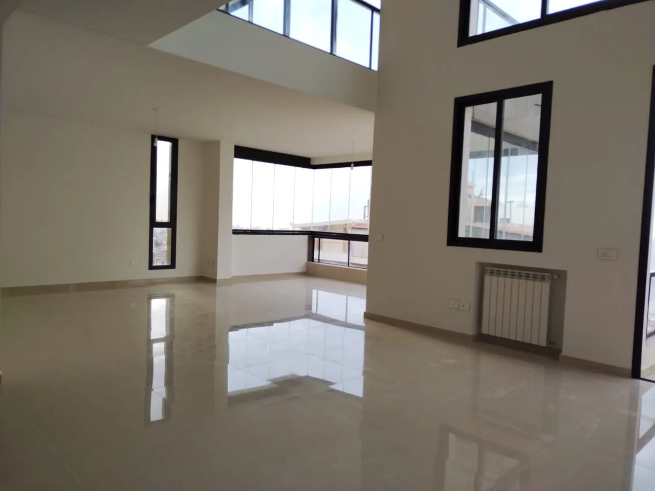 Duplex Apartment for Sale in Haret Sakher with Panoramic View — الصورة 7
