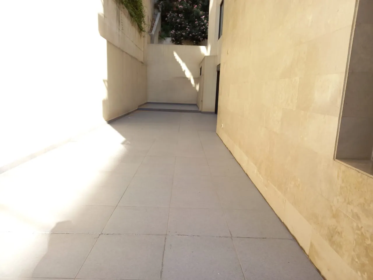 Deluxe Apartment with Terrace for Sale in Prime Location of Haret Sakher — الصورة 10