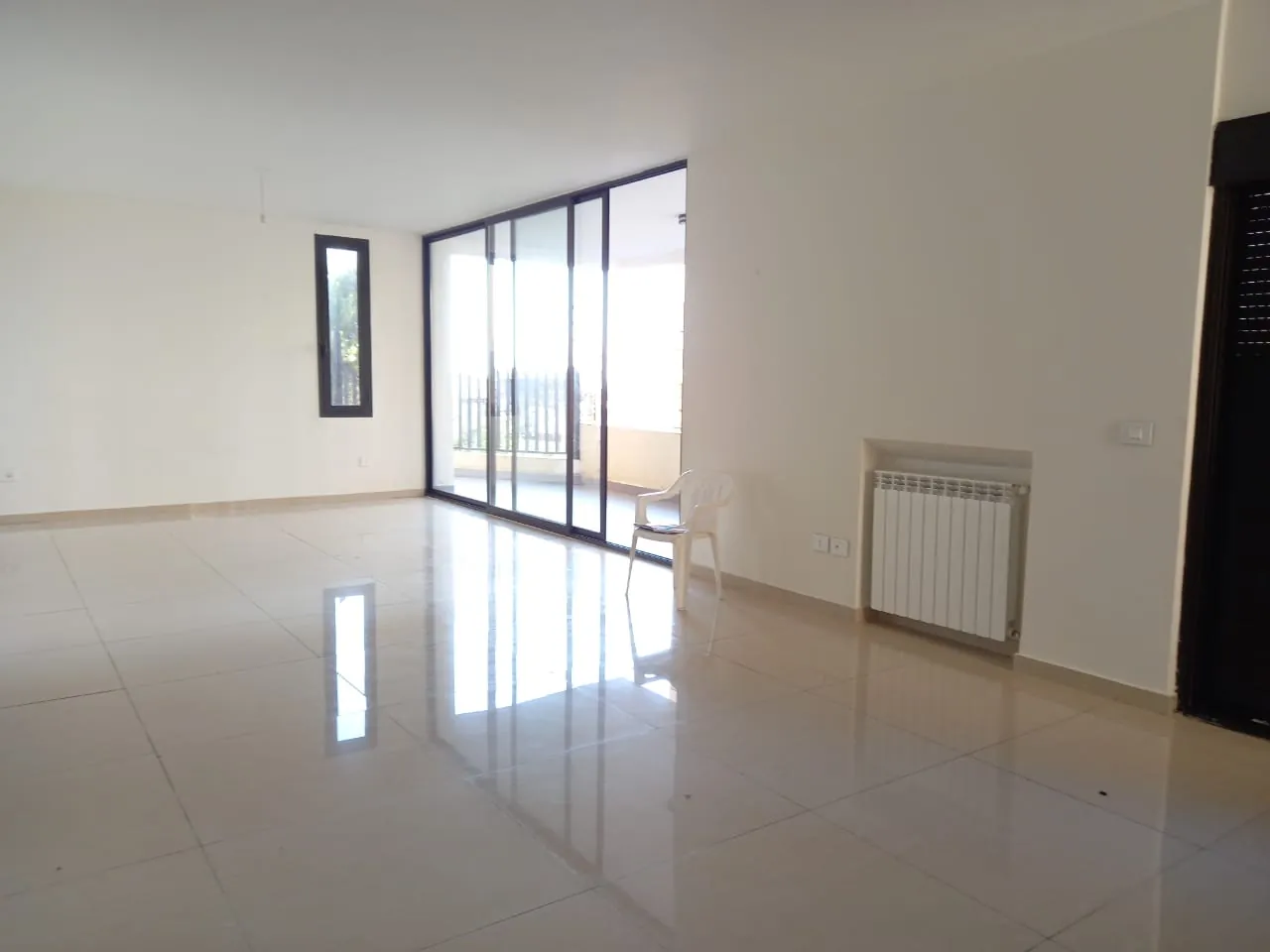 Deluxe Apartment with Terrace for Sale in Prime Location of Haret Sakher — الصورة 2