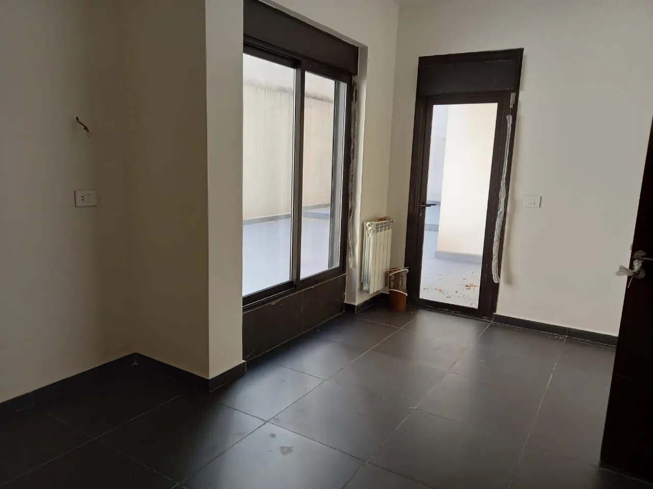Deluxe Apartment with Terrace for Sale in Prime Location of Haret Sakher — الصورة 3