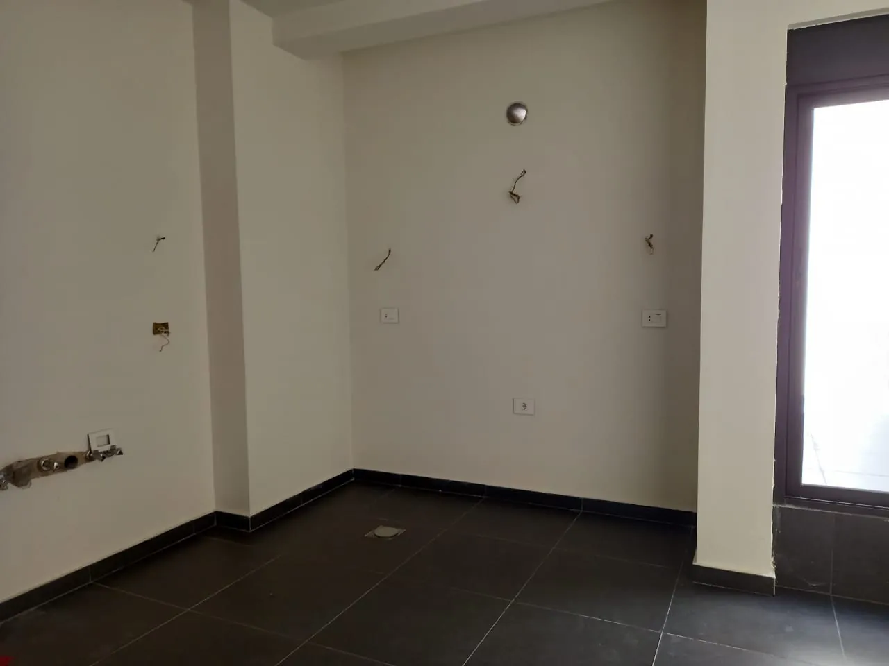 Deluxe Apartment with Terrace for Sale in Prime Location of Haret Sakher — الصورة 4