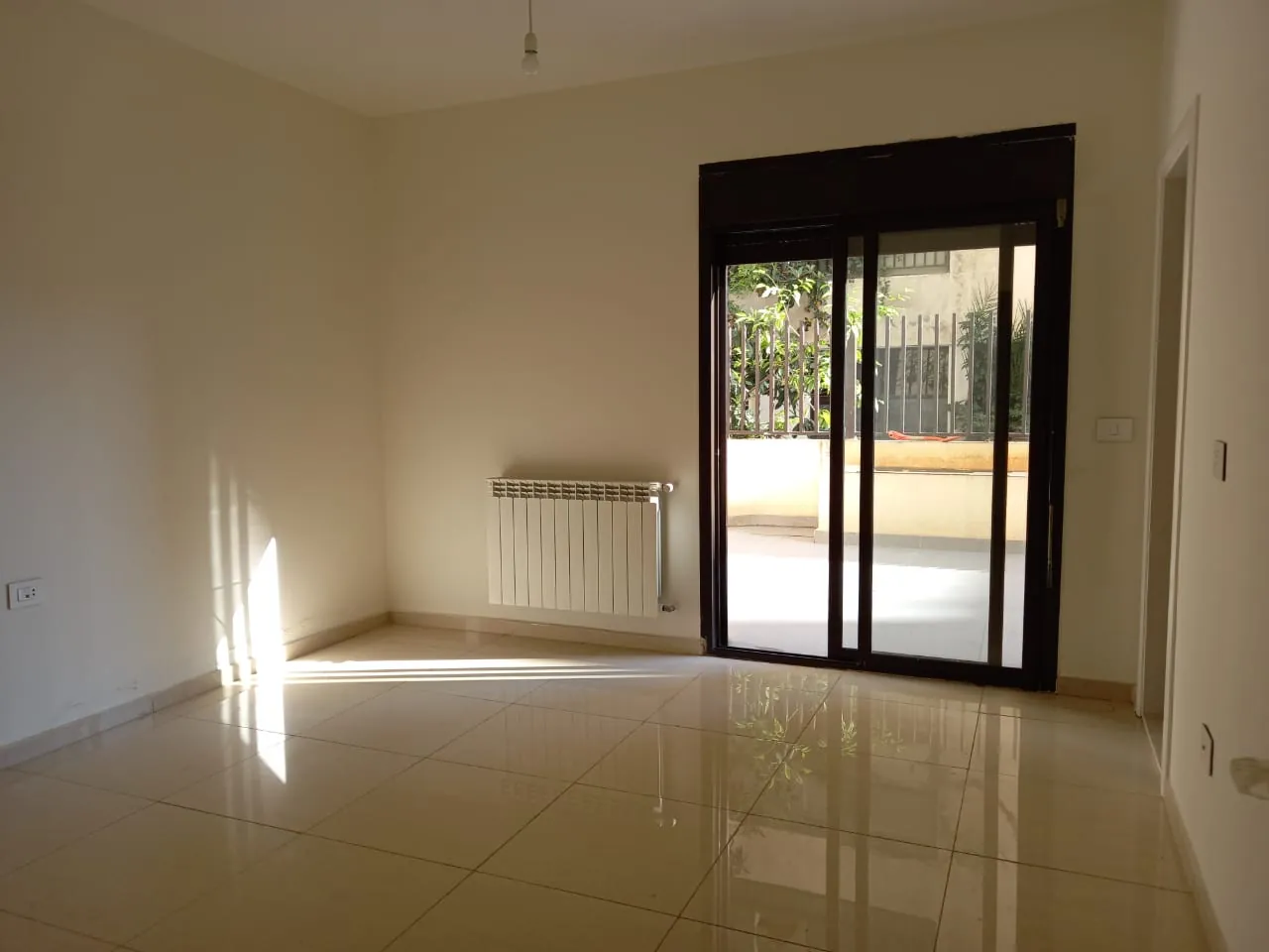 Deluxe Apartment with Terrace for Sale in Prime Location of Haret Sakher — الصورة 5