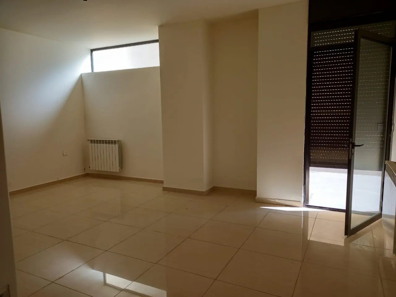 Deluxe Apartment with Terrace for Sale in Prime Location of Haret Sakher — الصورة 7