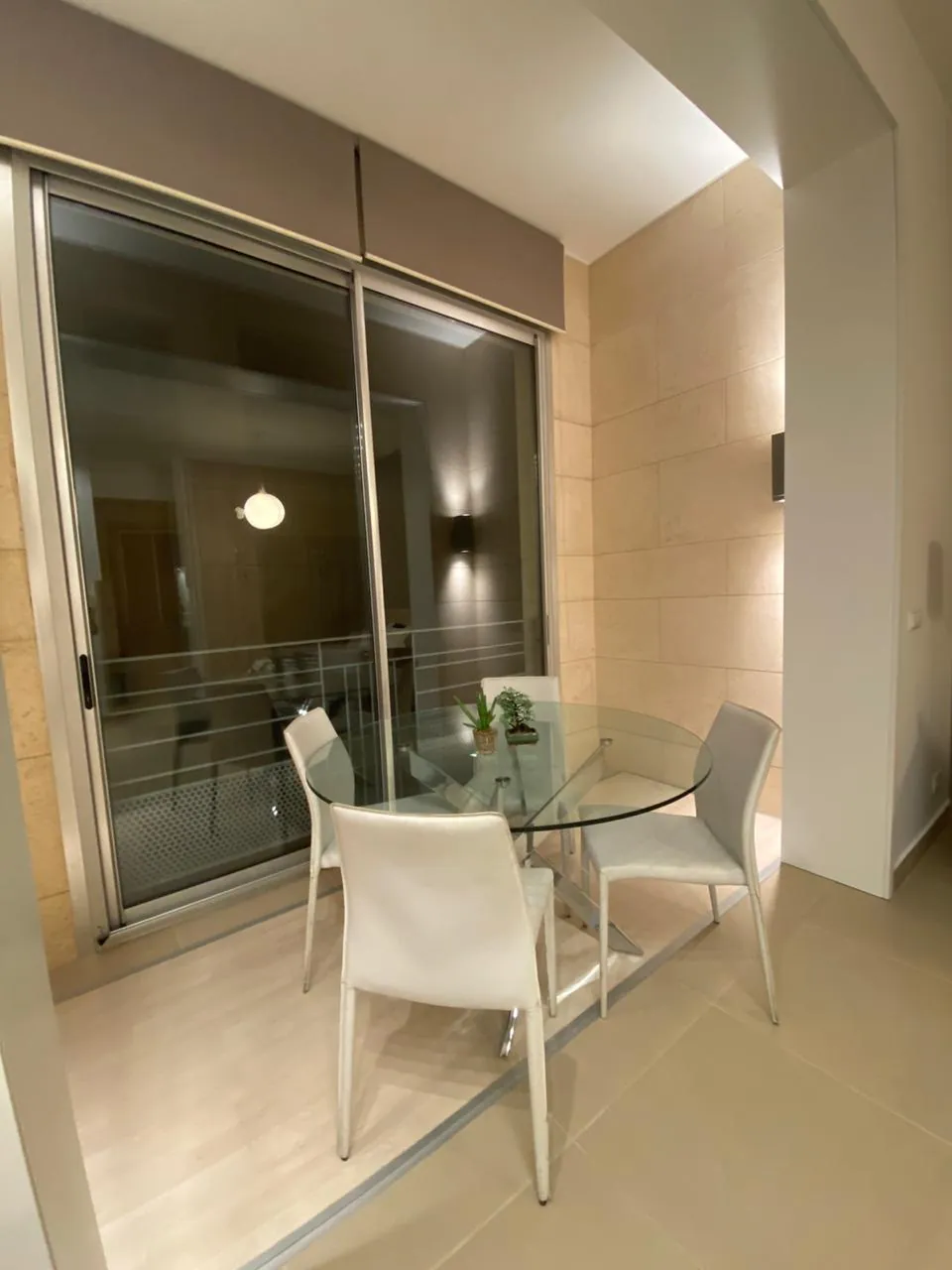 Fully Furnished Apartment for Rent in Saifi with Balcony — الصورة 3