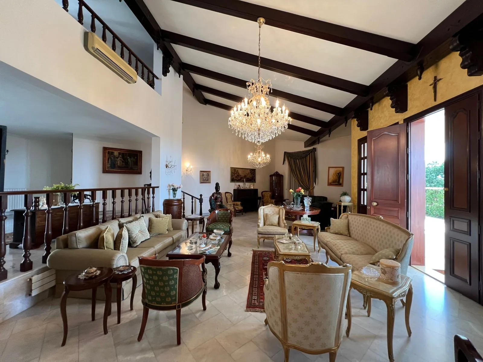 Villa With A Big Garden for Sale in Gherfine, Aamchit — الصورة 2
