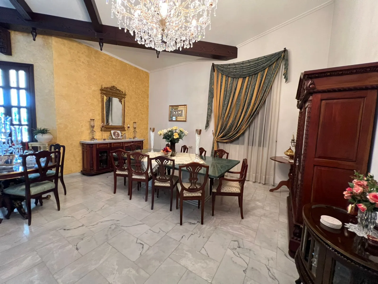 Villa With A Big Garden for Sale in Gherfine, Aamchit — الصورة 3