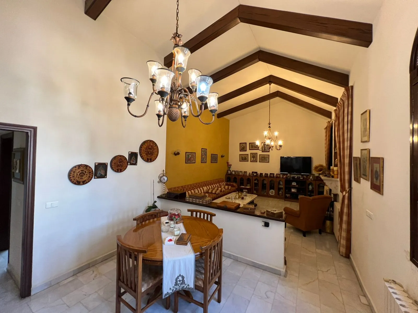 Villa With A Big Garden for Sale in Gherfine, Aamchit — الصورة 5