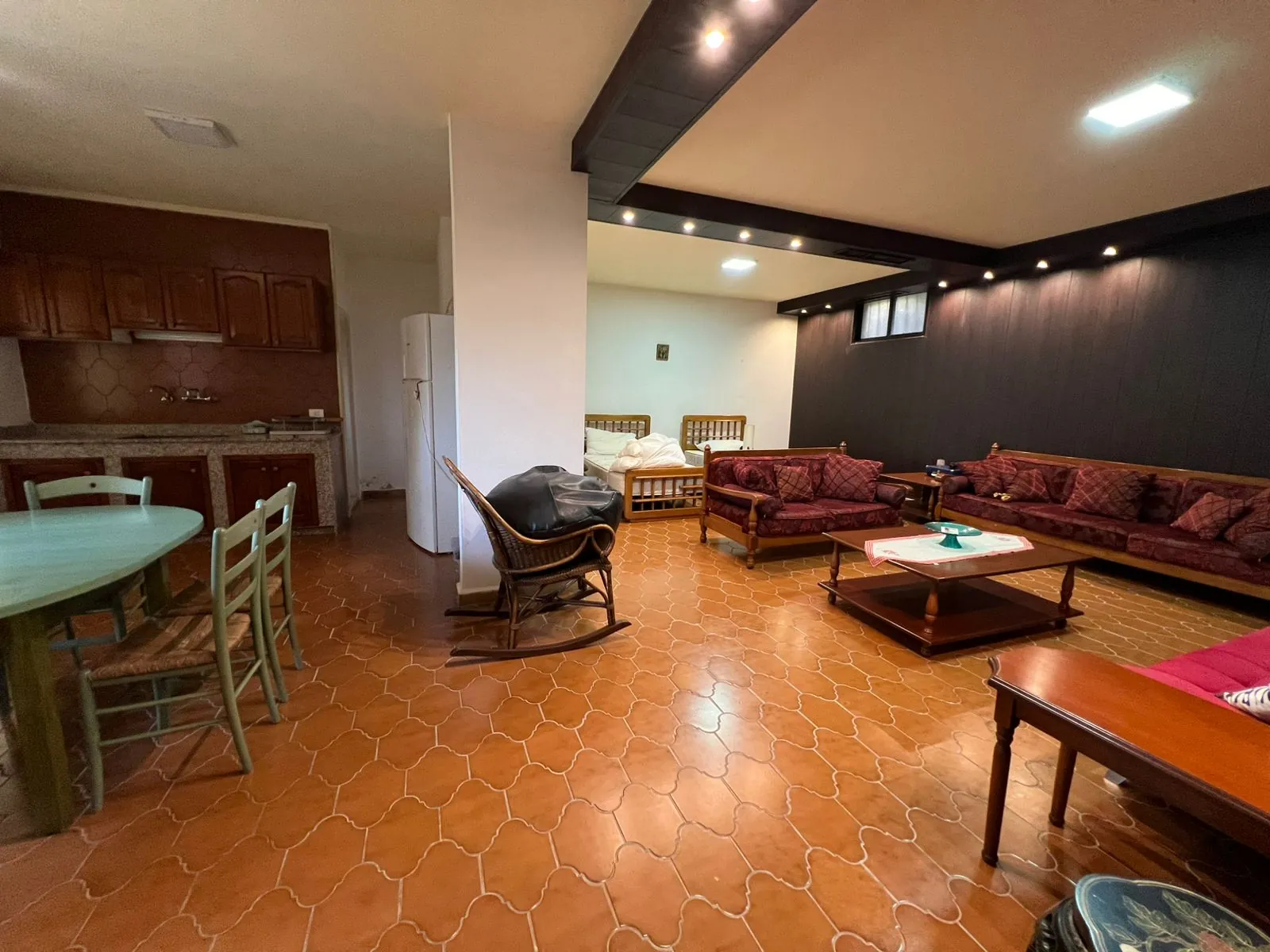 Villa With A Big Garden for Sale in Gherfine, Aamchit — الصورة 6