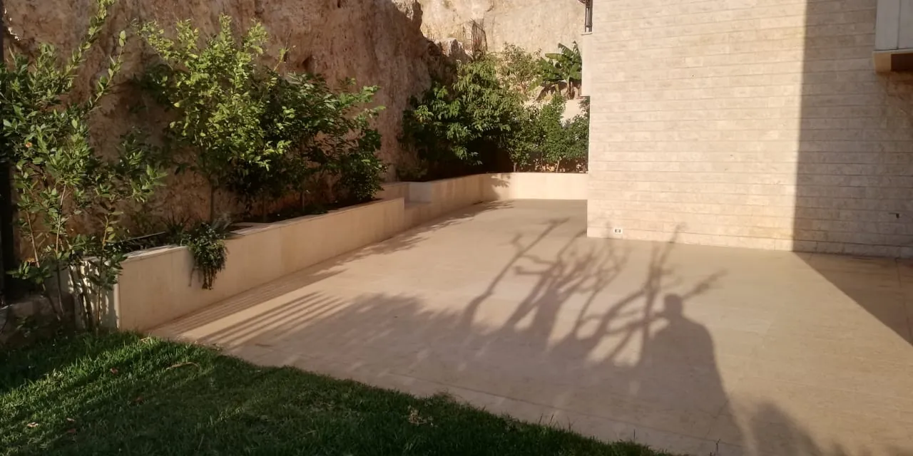 Spacious & Deluxe Apartment For Sale in a Classy Area of Bsalim — الصورة 3