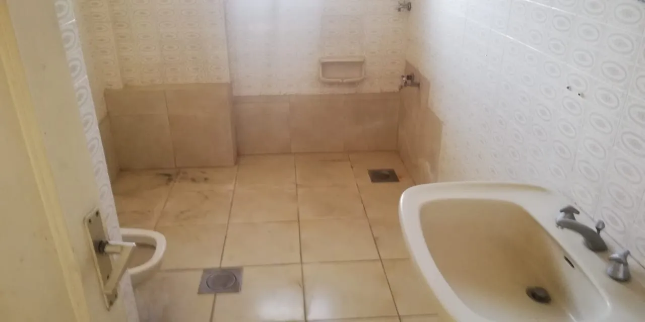 Spacious Apartment with Terrace for Sale in the Heart of Zalka — الصورة 2