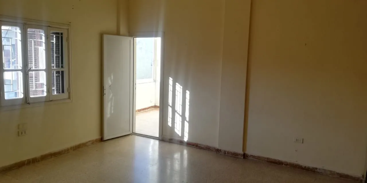 Spacious Apartment with Terrace for Sale in the Heart of Zalka — الصورة 6