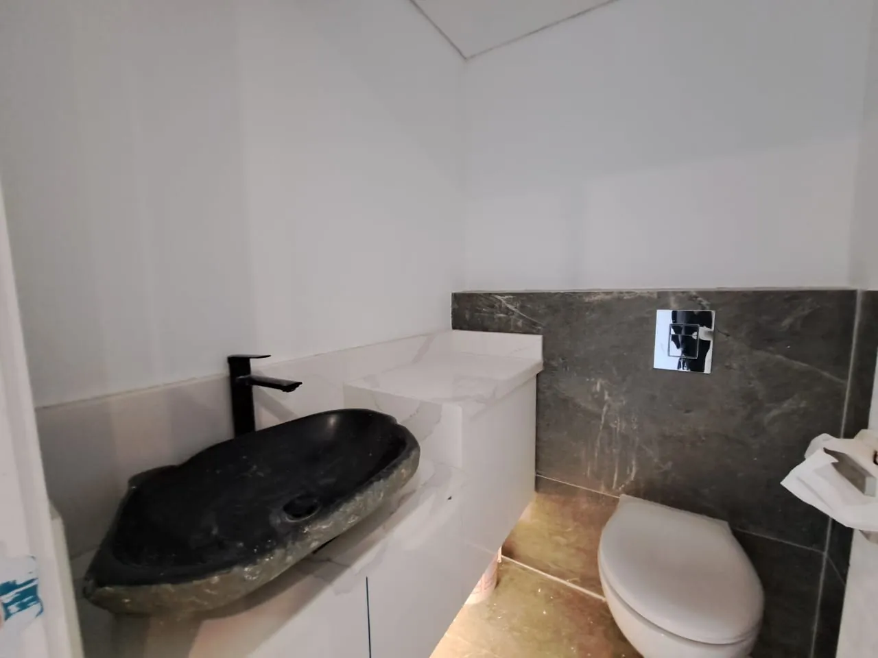 Ready to Move High-End Office For Rent In ForthyFour Tower Sin El Fil — photo 2