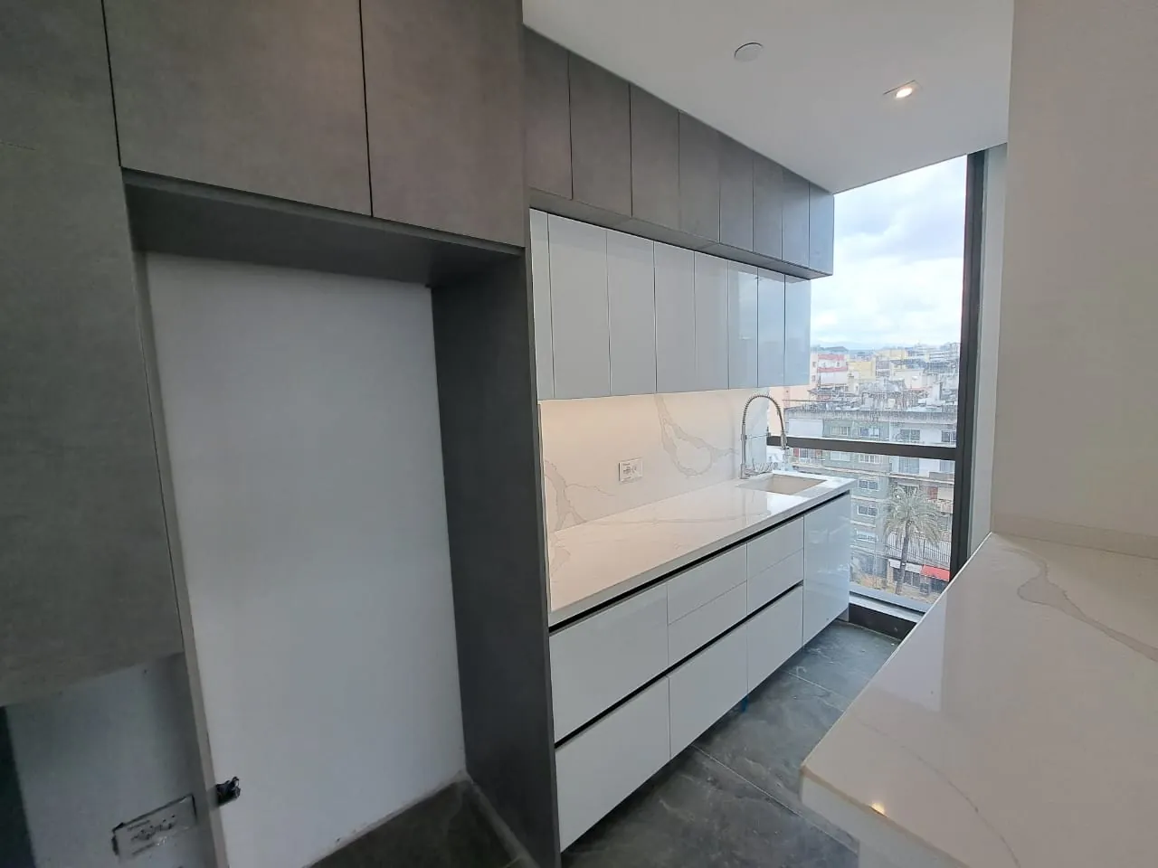 Ready to Move High-End Office For Rent In ForthyFour Tower Sin El Fil — photo 3