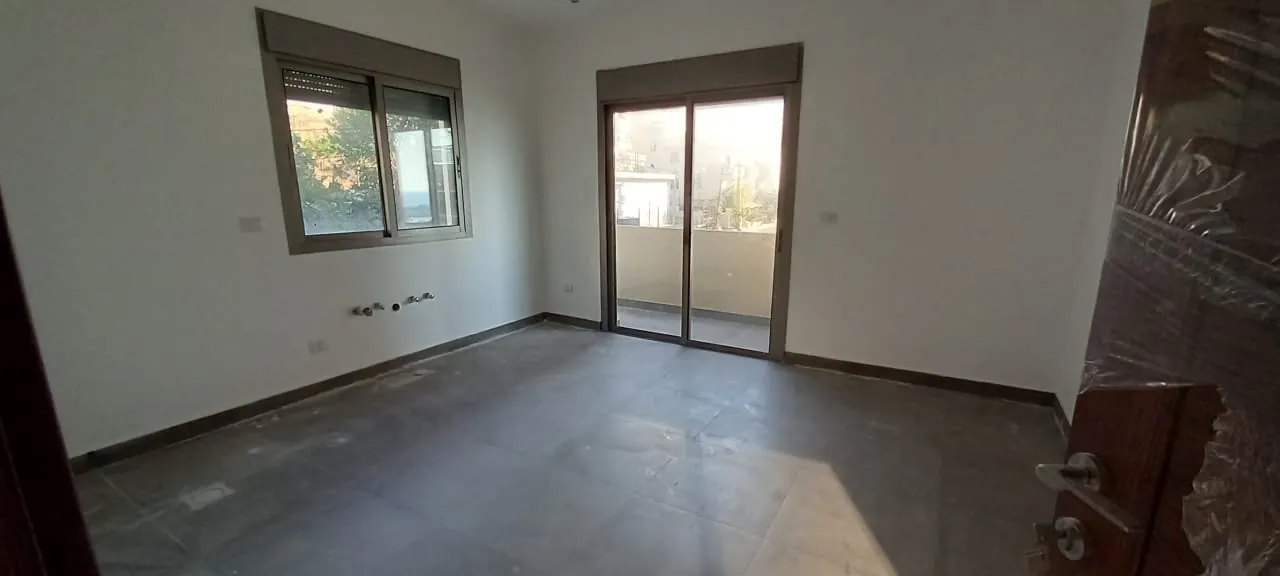 High-End Apartment for Sale in Haret Sakhr with an open Sea View — الصورة 4