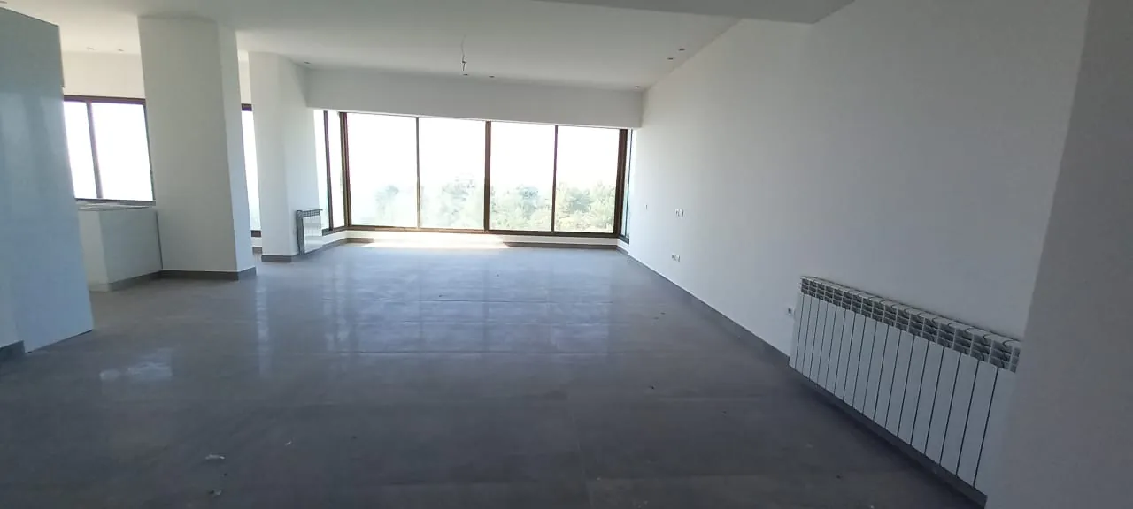 A Deluxe Apartment for Rent in Adma with Garden and Open Sea View — الصورة 3