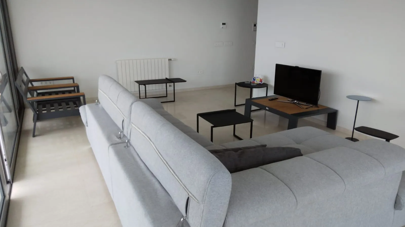 Fully Furnished Spacious Apartment for Rent in Dbayeh — الصورة 2
