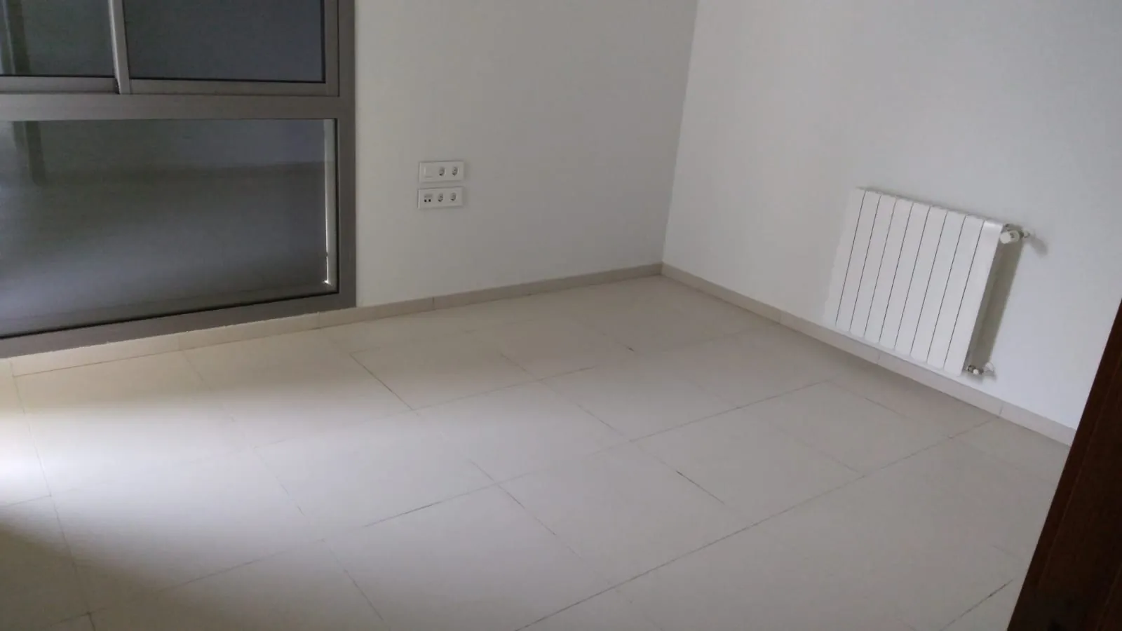 Fully Furnished Spacious Apartment for Rent in Dbayeh — الصورة 4