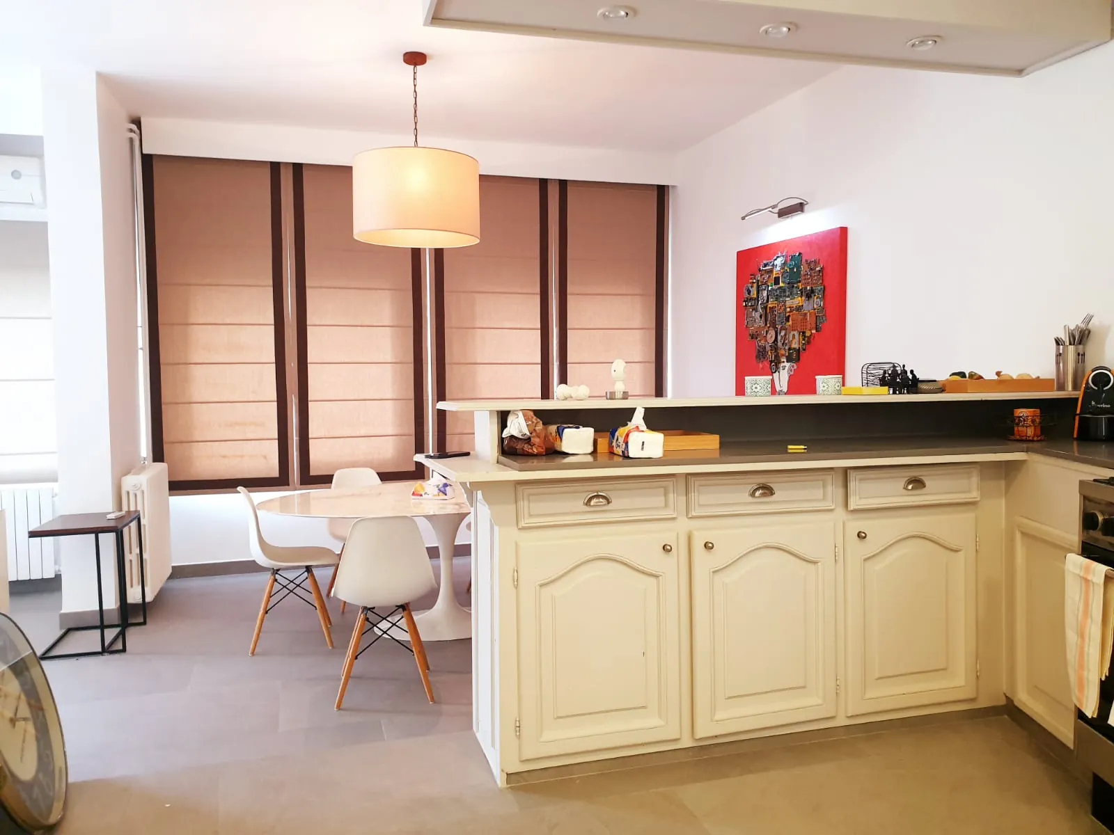 Fully Furnished Duplex Apartment With Terrace For Rent in Achrafieh, Tabaris — الصورة 3