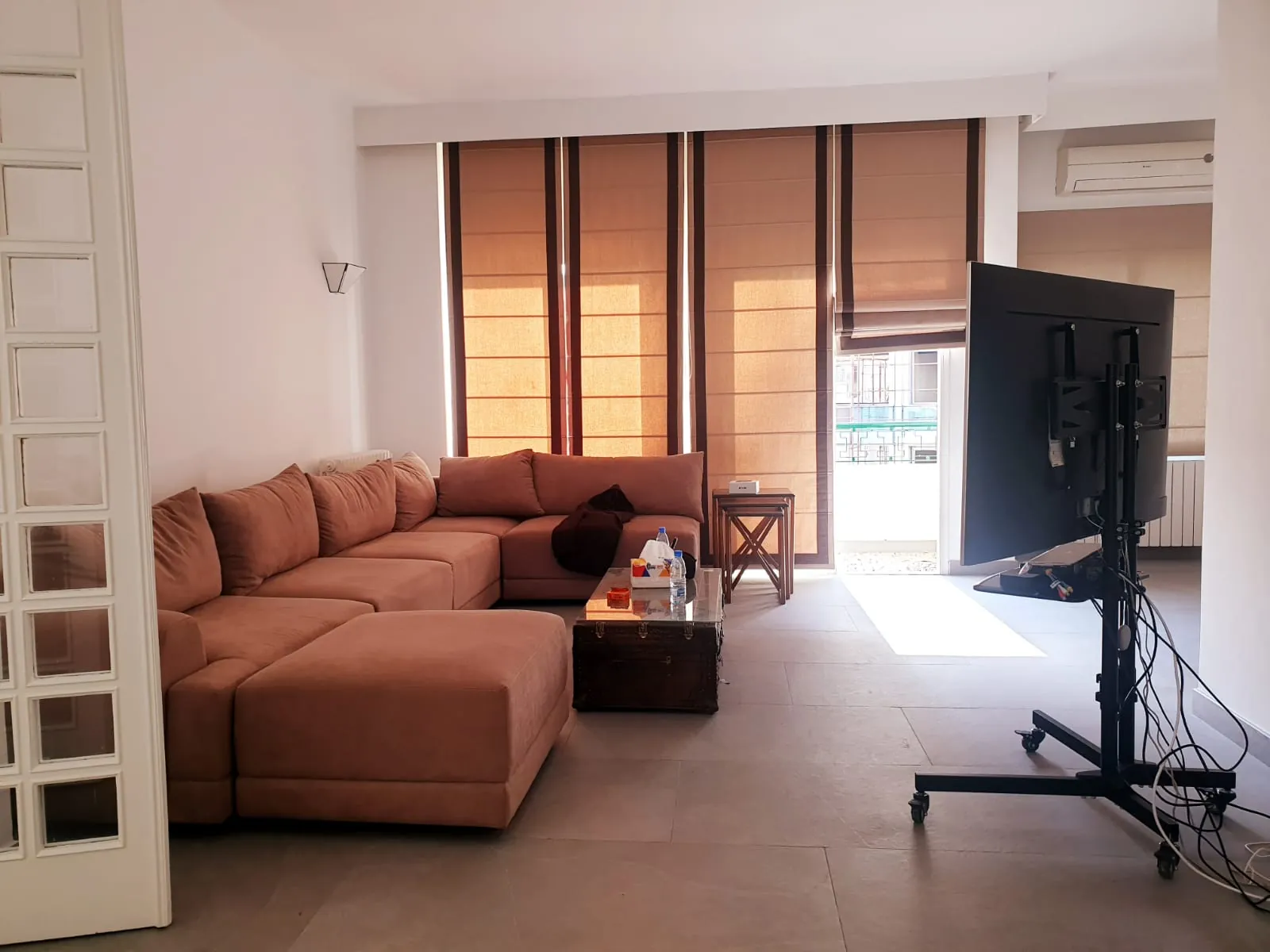 Fully Furnished Duplex Apartment With Terrace For Rent in Achrafieh, Tabaris — الصورة 4