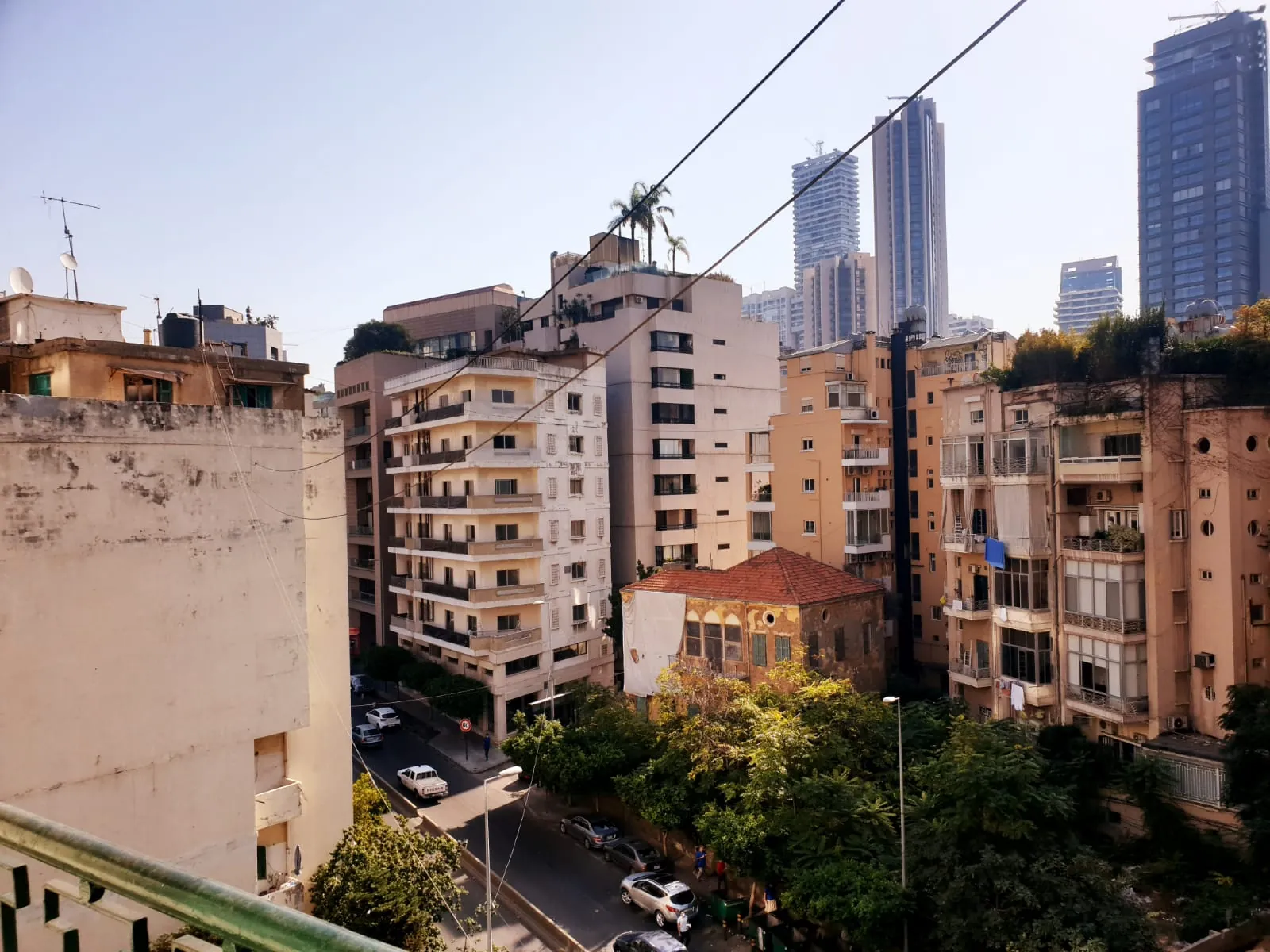 Fully Furnished Duplex Apartment With Terrace For Rent in Achrafieh, Tabaris — الصورة 9