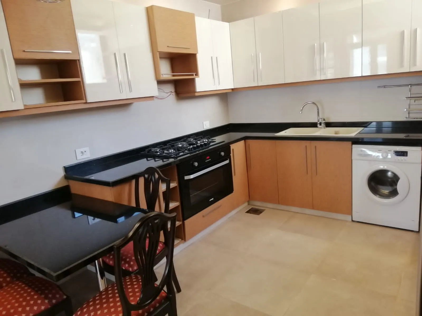 An Impeccable Furnished Apartment for Rent in Achrafieh — الصورة 7