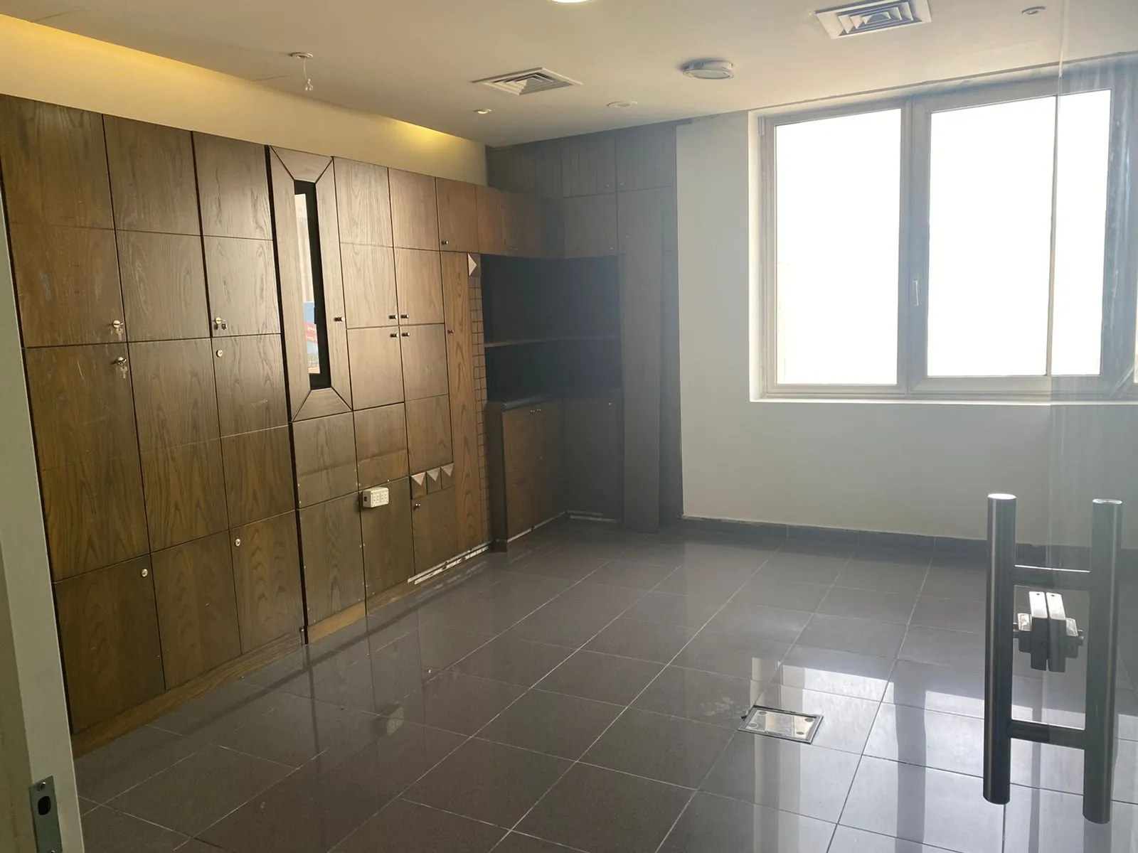Furnished Office for Sale in a Prime Location of Achrafieh — الصورة 2