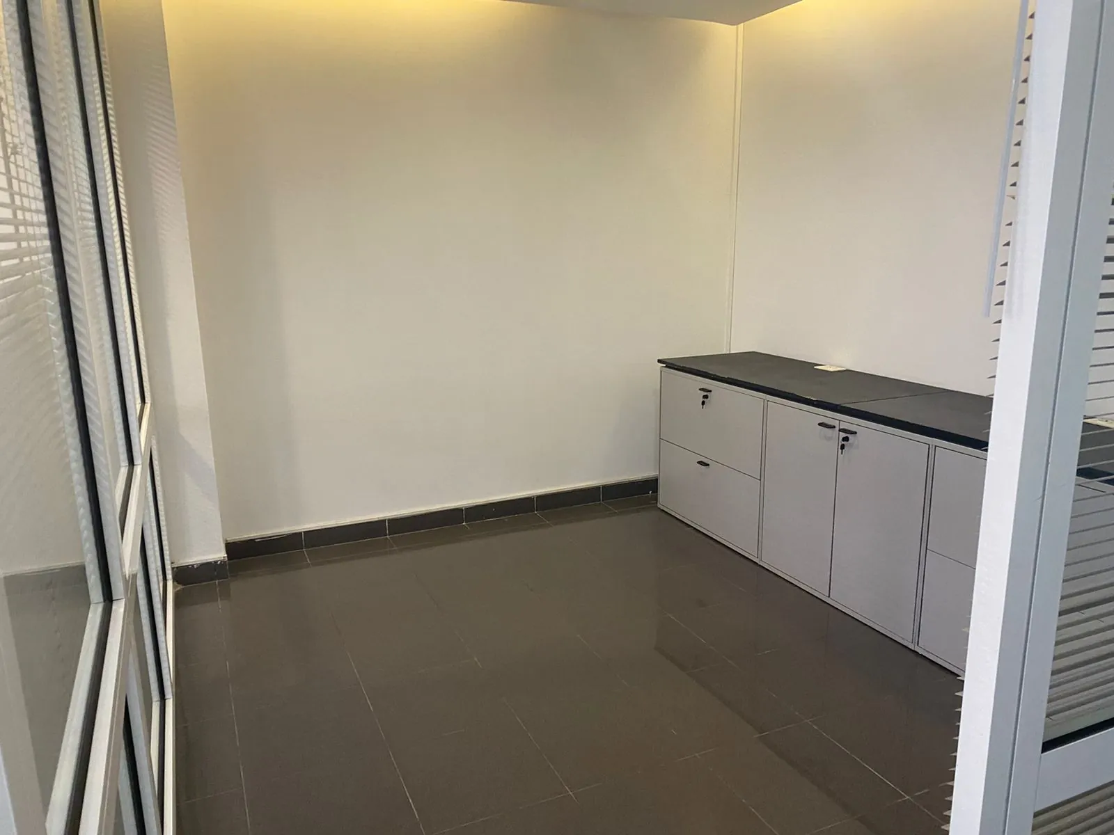 Furnished Office for Sale in a Prime Location of Achrafieh — الصورة 7
