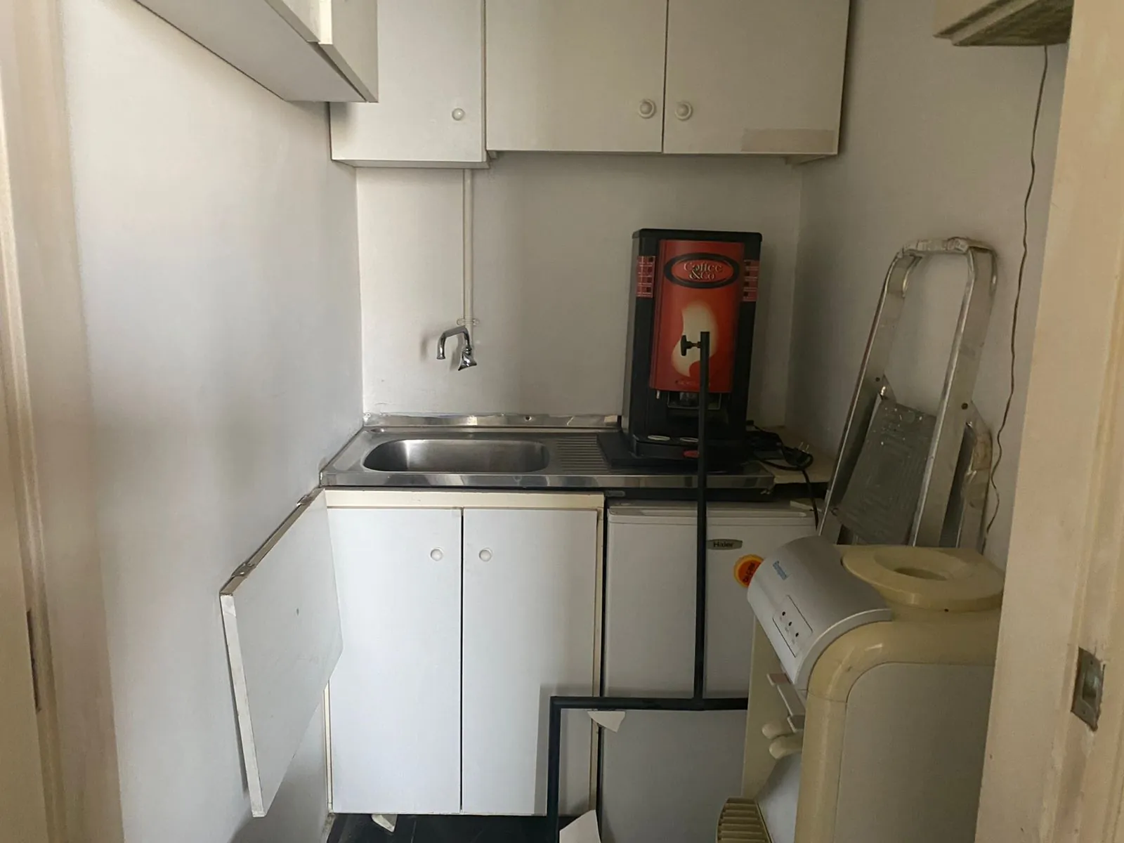 Furnished Office for Sale in a Prime Location of Achrafieh — الصورة 9