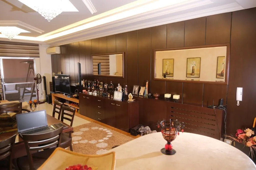 Well Decorated Apartment For Sale in Mazraat Yachouh — الصورة 2