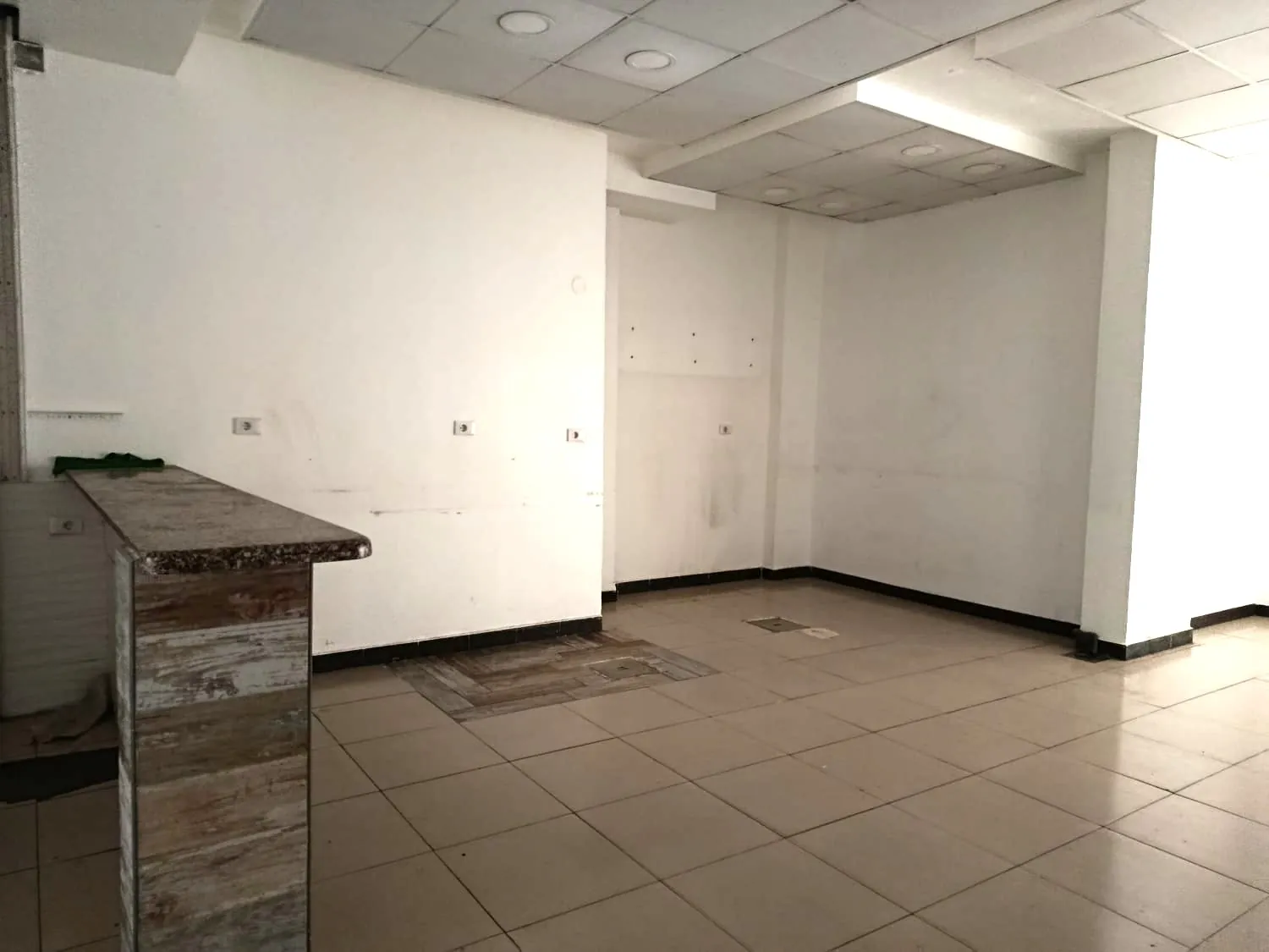 120 SQM Shop for Rent in Achrafieh, Fassouh — الصورة 4