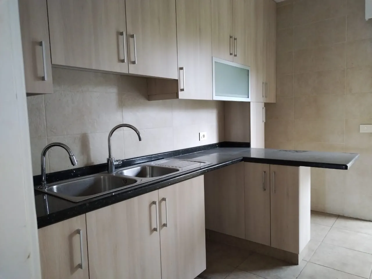 Deluxe Apartment for Rent in Sahel Alma with an Amazing View — الصورة 10