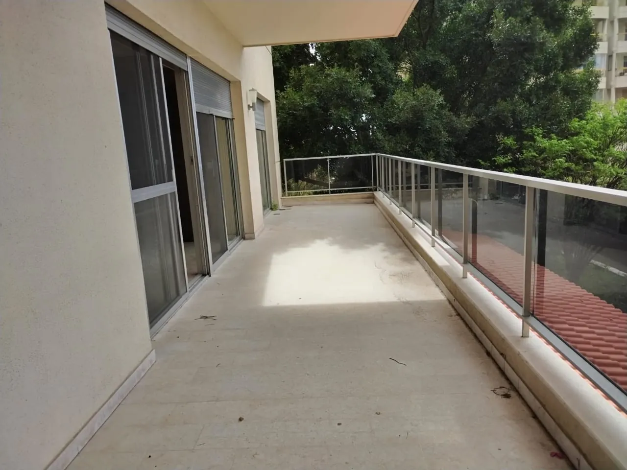 Deluxe Apartment for Rent in Sahel Alma with an Amazing View — الصورة 5