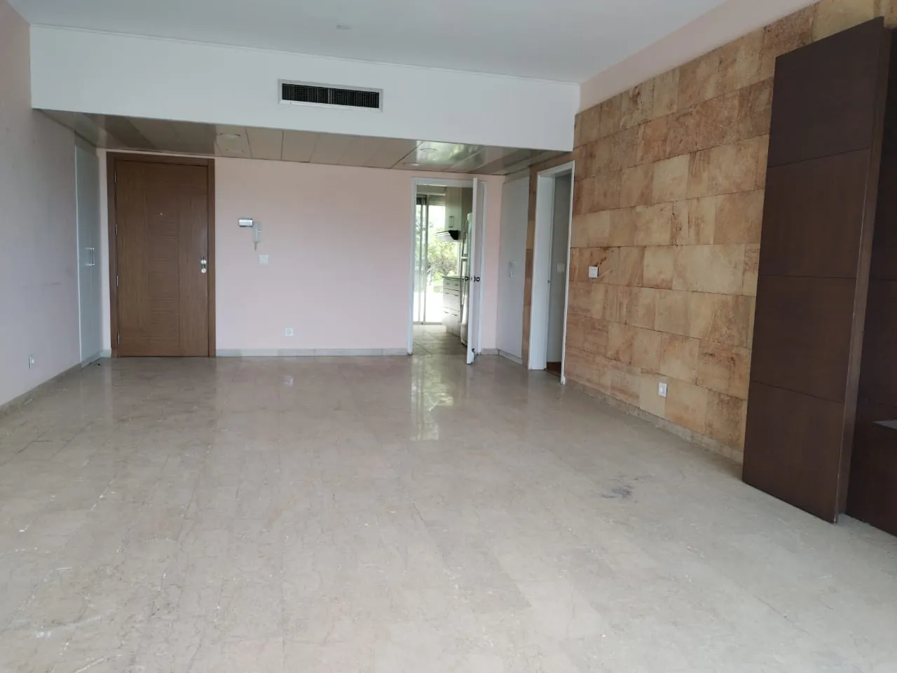 Deluxe Apartment for Rent in Sahel Alma with an Amazing View — الصورة 6