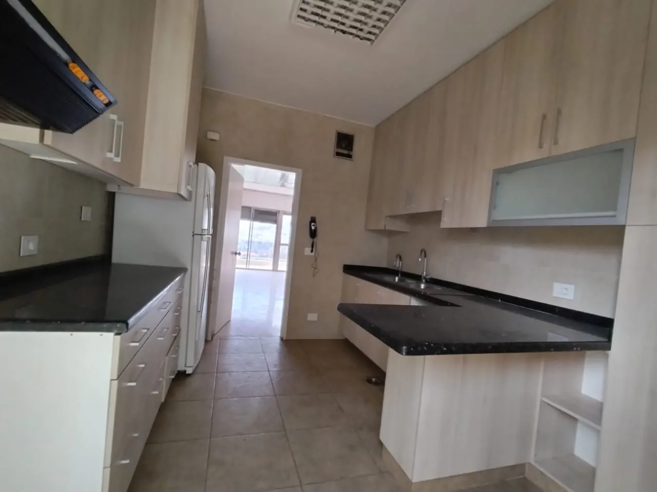Deluxe Apartment for Rent in Sahel Alma with an Amazing View — الصورة 8