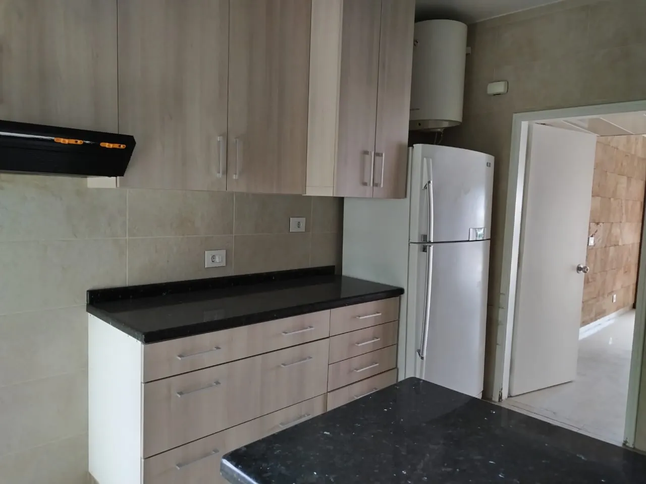 Deluxe Apartment for Rent in Sahel Alma with an Amazing View — الصورة 9