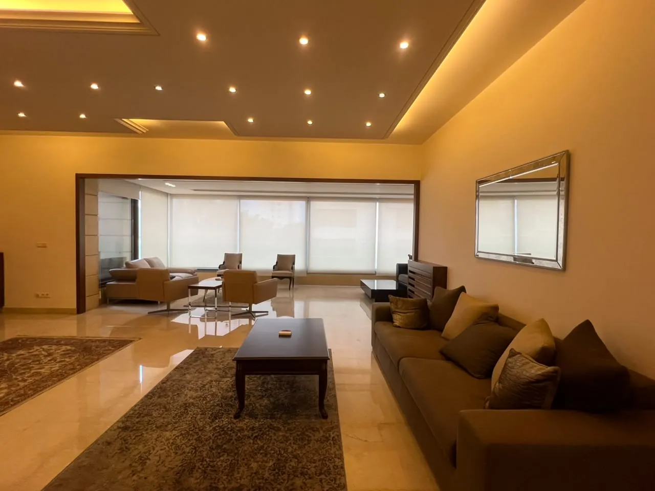 Elegant & Furnished Apartment with Terrace for Rent in Achrafieh — الصورة 2