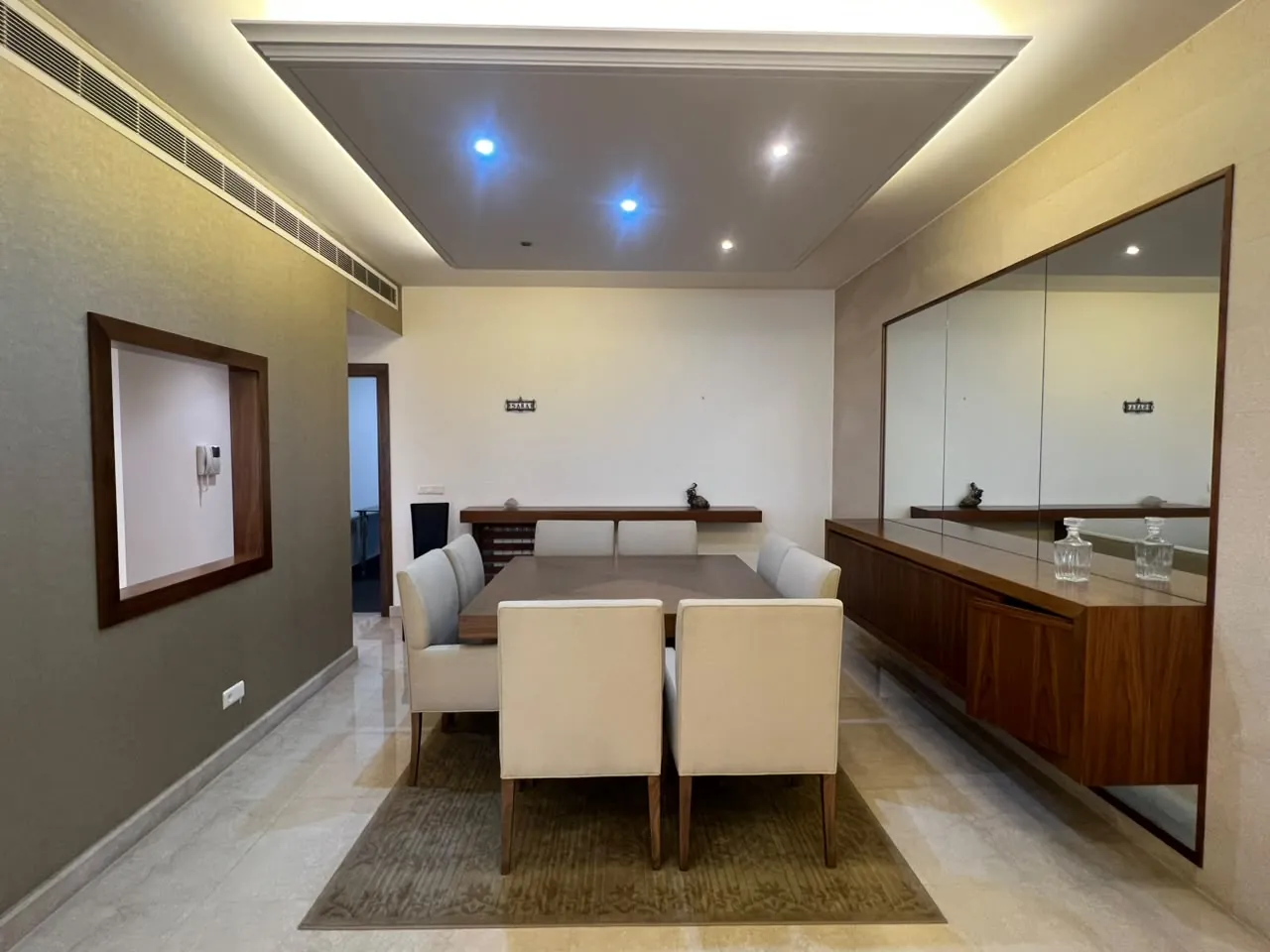 Elegant & Furnished Apartment with Terrace for Rent in Achrafieh — الصورة 5