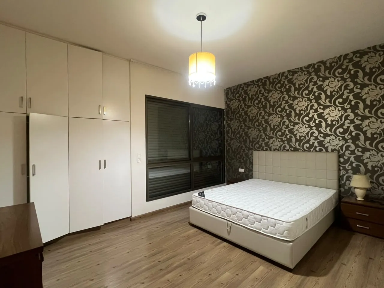 Elegant & Furnished Apartment with Terrace for Rent in Achrafieh — الصورة 9
