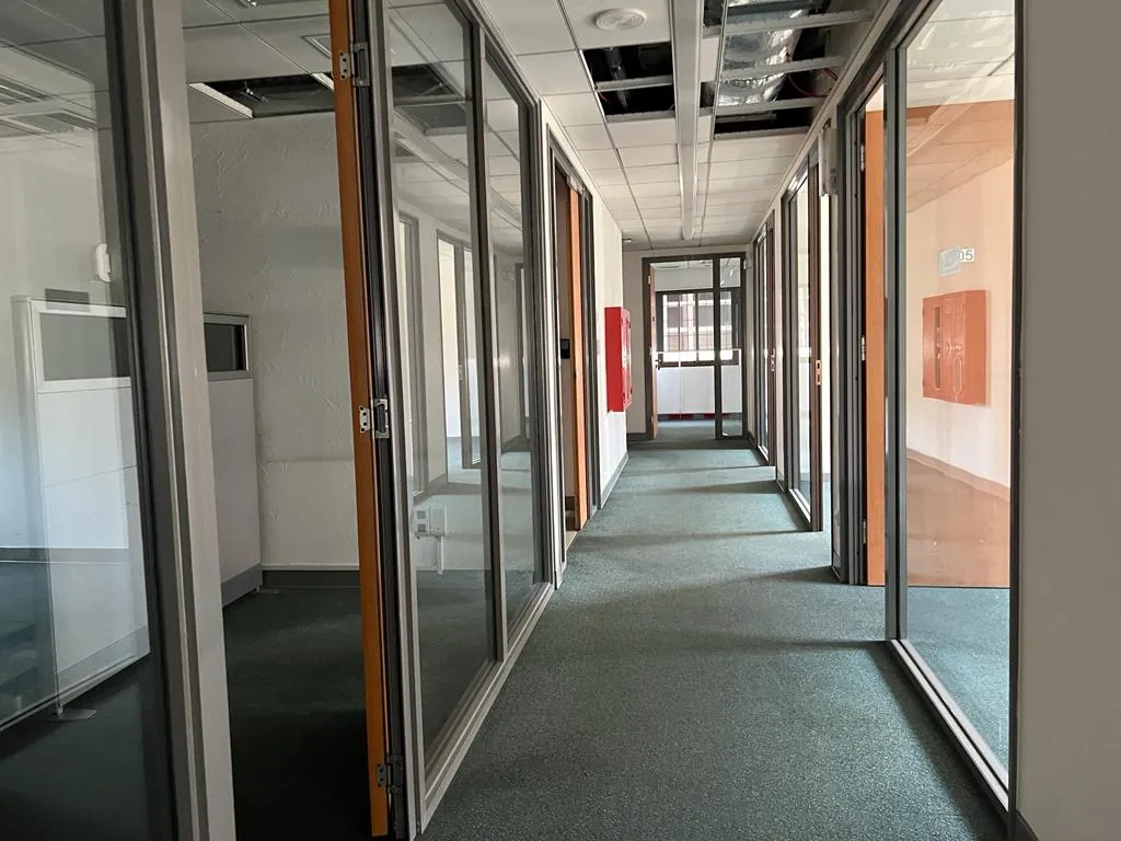 Building for Rent in Downtown — photo 2
