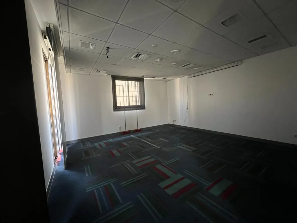 Building for Rent in Downtown — photo 4